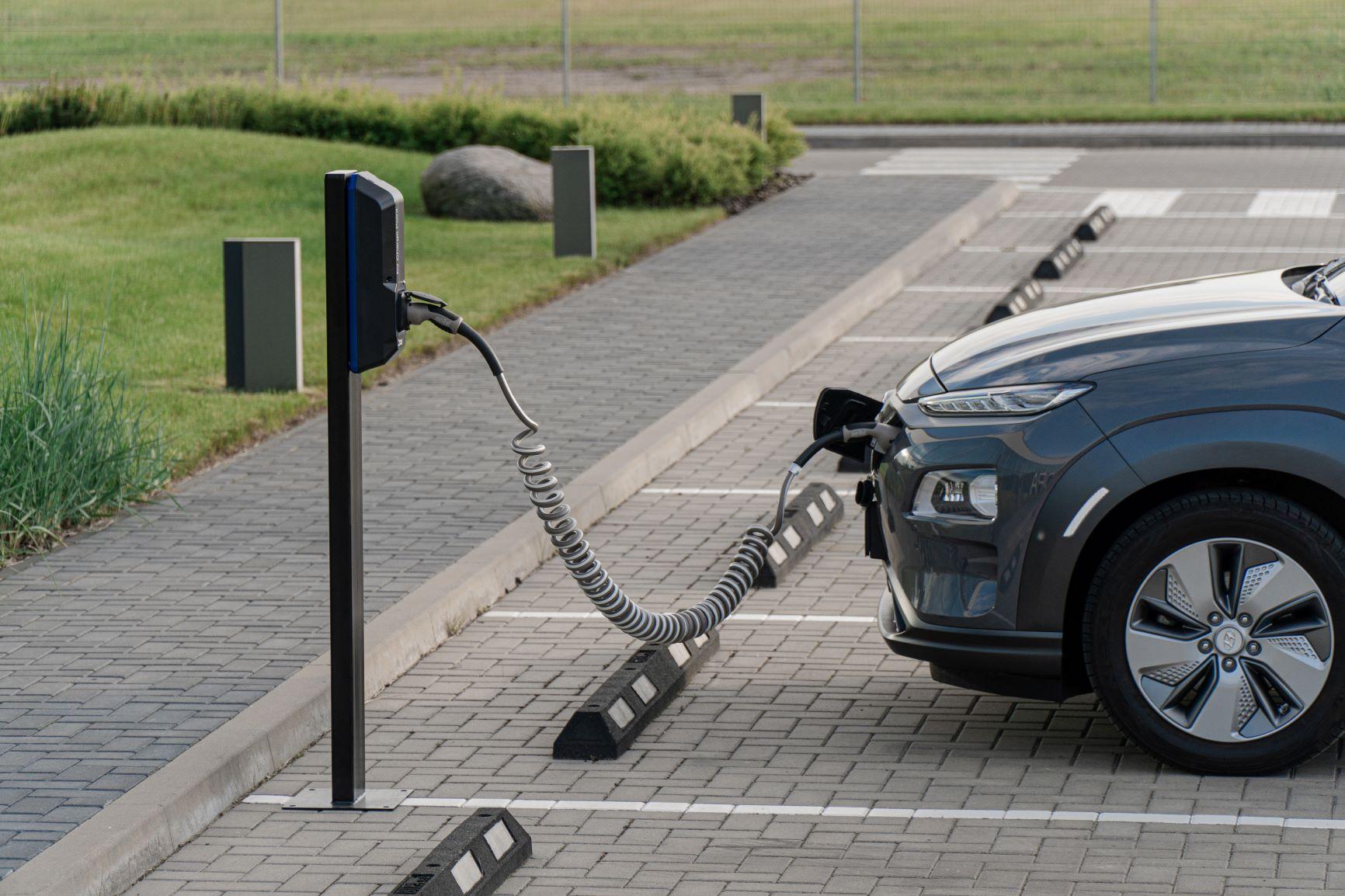Borne de recharge en espace public